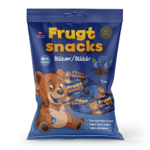 Frugt Snacks med smag af blåbær i en flot blå pose. Foran sidder en sød bjørne og spiser blåbær.