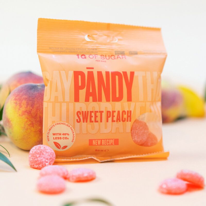 Pandy Candy Sweet Peach stående op af friske ferskner