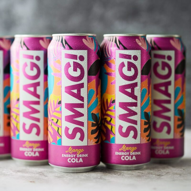 SMAG! Energy Drink Mango Cola dåser på række